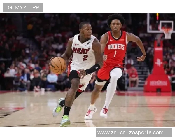 罗齐尔出庭时手铐脚镣加身穿着黄蜂队连帽衫引发关注 罗齐尔出庭时手铐脚镣加身穿着黄蜂队连帽衫引发关注